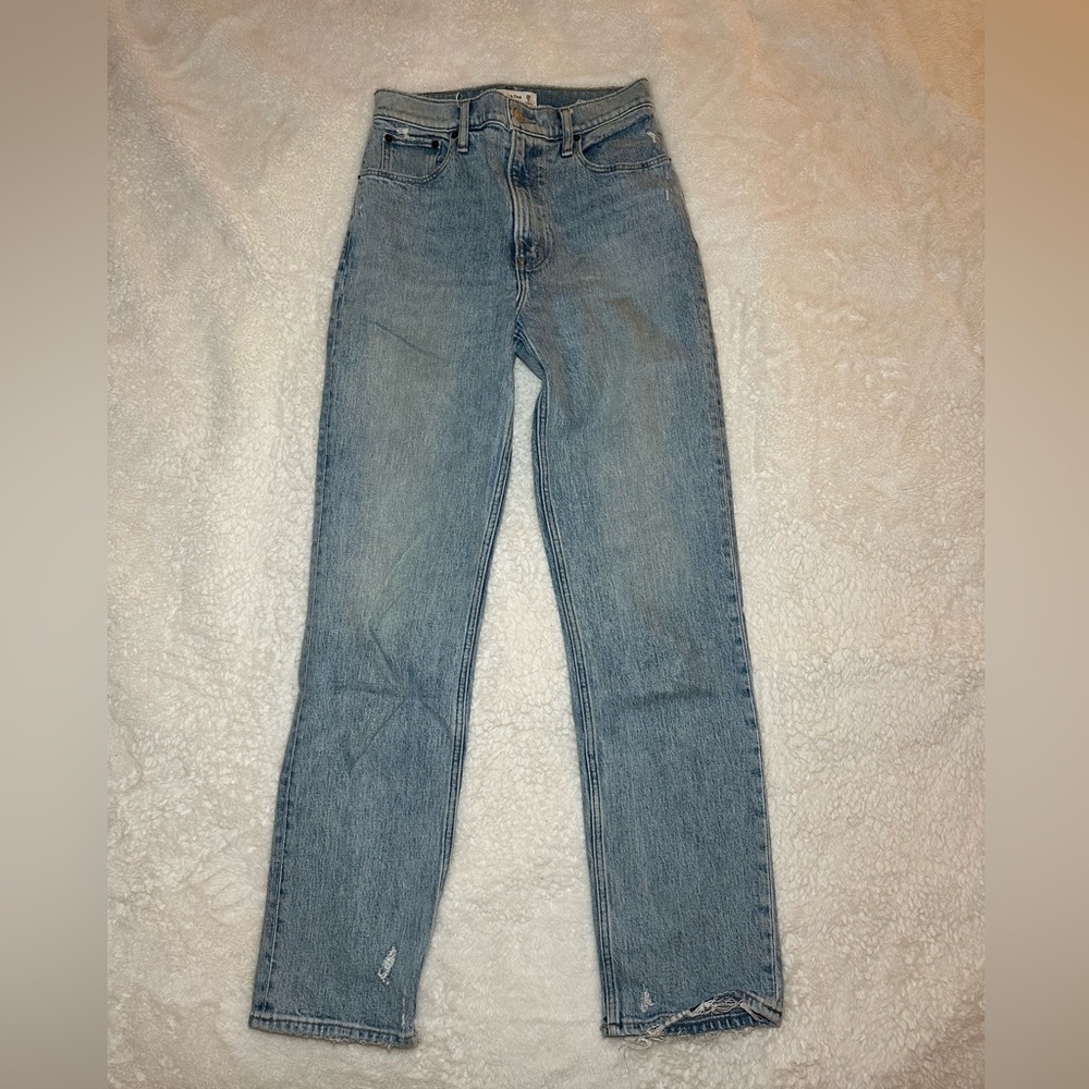 Abercrombie Jeans- Ultra High Rise 90s Straight. Size 26R